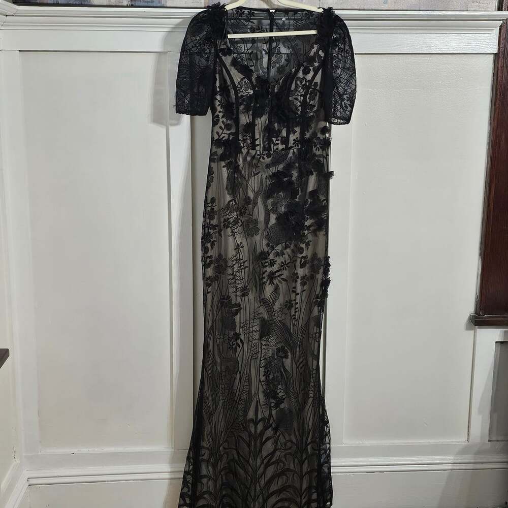 Rickie Freeman Teri Jon Size 6 Black 3D Floral Lace Embroidered Maxi Gown NWT